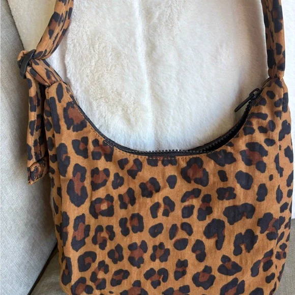 BAGGU Mini Shoulder Bag in Leopard - Picture 3 of 4